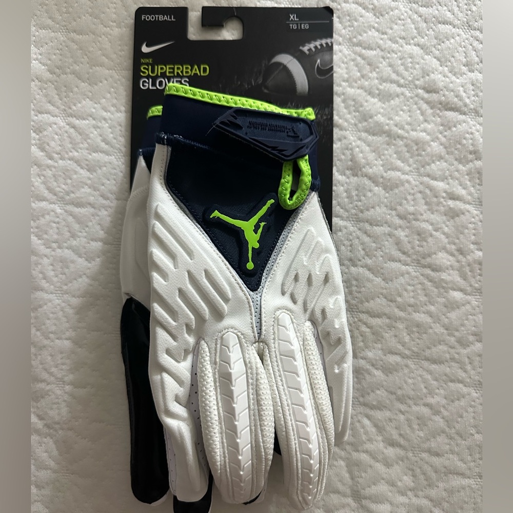 Very Rare! NWT Jordan Football Gloves! Player Issued Gloves Seattle Seahawks